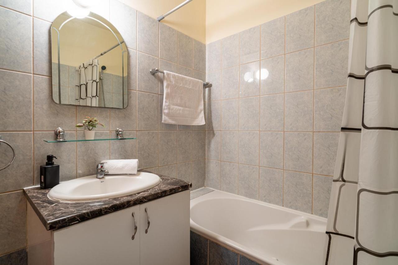 Celine'S 2 Bedrooms Apartment In Larnaca Center 外观 照片