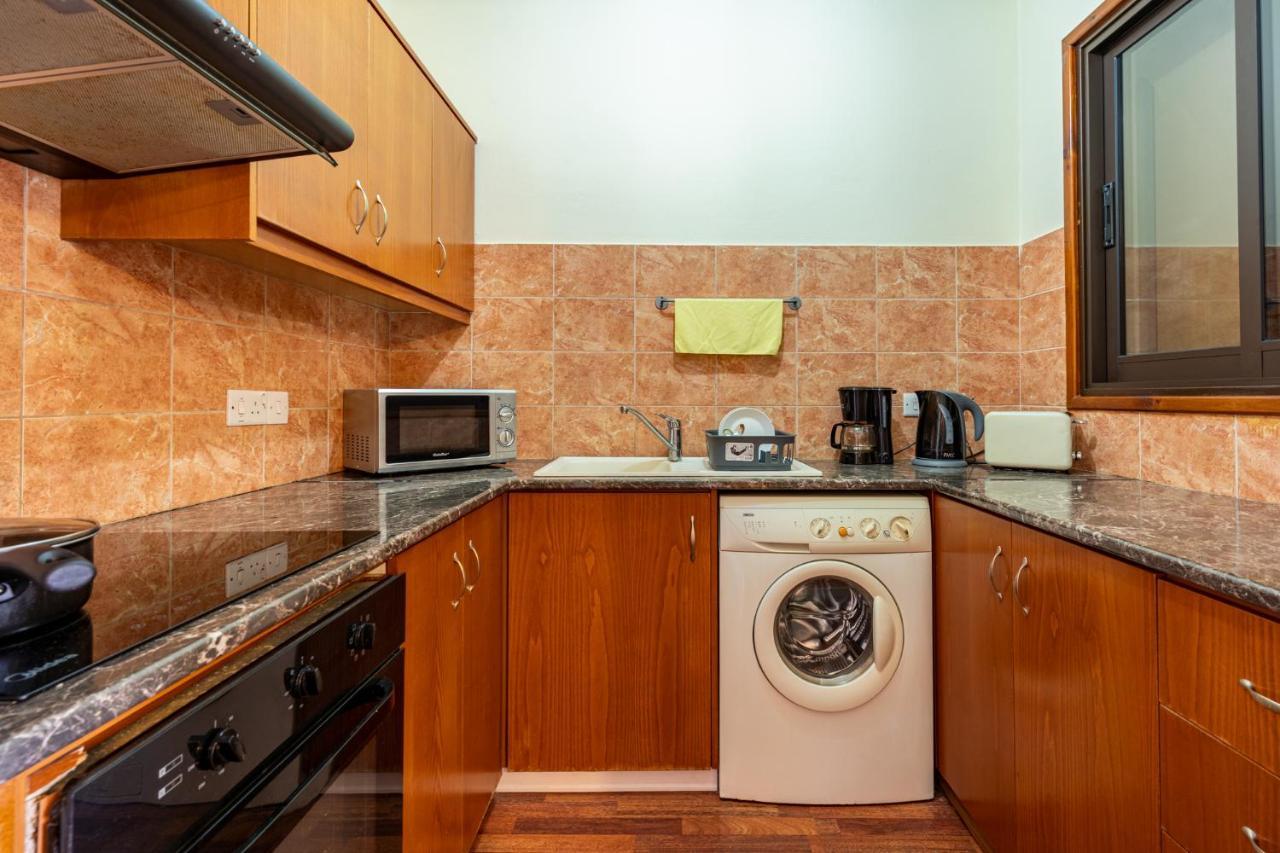 Celine'S 2 Bedrooms Apartment In Larnaca Center 外观 照片