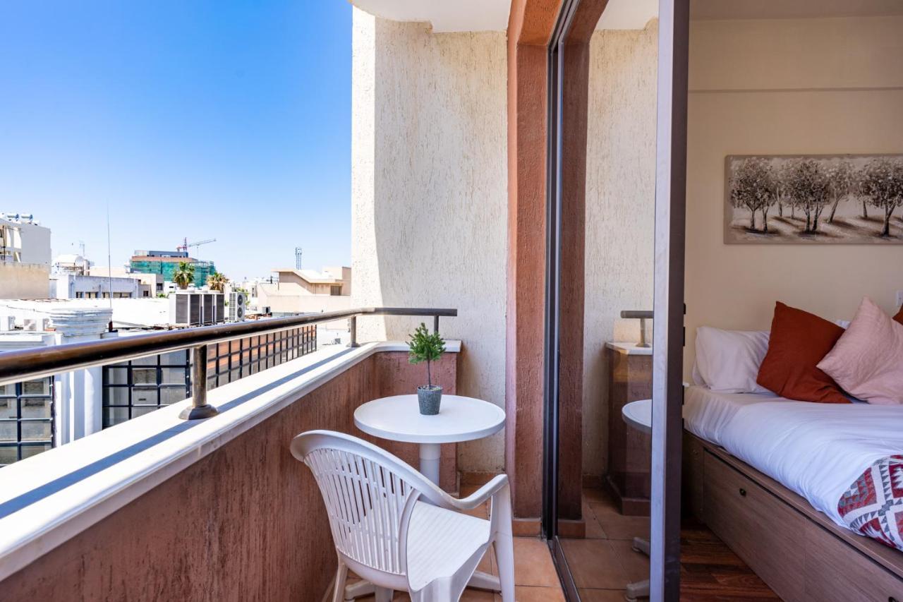 Celine'S 2 Bedrooms Apartment In Larnaca Center 外观 照片